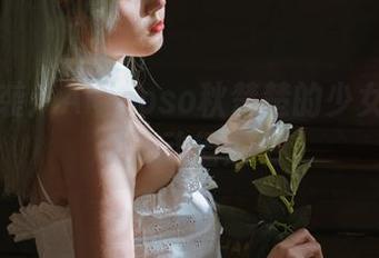 潮流来袭：Akisoso秋楚楚的少女美图在线滚动播放中