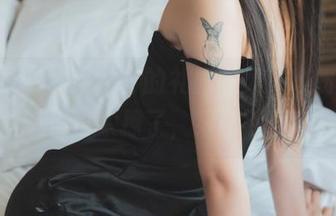 翻开Hizzy(히지)的礼服图集，哎呀，这些造型也太撩了，果断下载啊！
