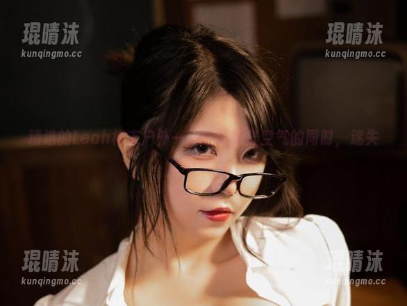精选的Leah梓未户外——呼吸新鲜空气的同时，迷失在阳光下。