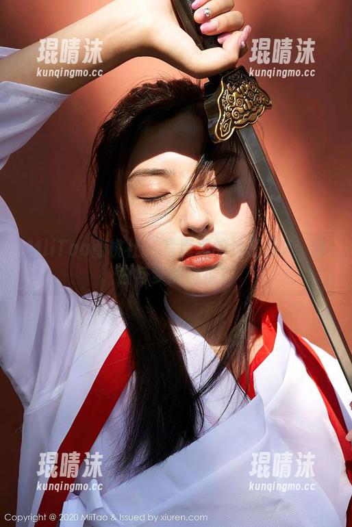 MiiTao蜜桃社 - 写真里的沐子熙V：黑白与梦的碰撞？
