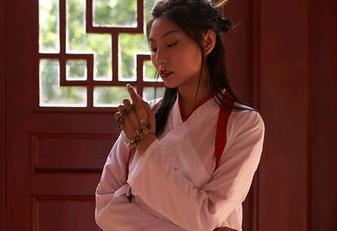MiiTao蜜桃社 - 静香Mandy的婚纱套图，柔软的瞬间似乎在诱惑我去发现某个未知的资源，最后只想着自己是个看客。