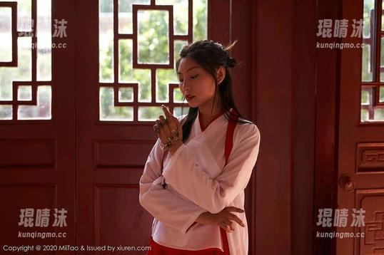 MiiTao蜜桃社 - 静香Mandy的婚纱套图，柔软的瞬间似乎在诱惑我去发现某个未知的资源，最后只想着自己是个看客。