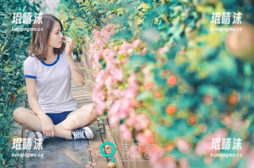 TGOD推女神 - 在思淇Sukiii的自拍中遇见原图，写真里藏着小小波动，好像在悄悄耳语