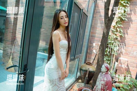 UGirls尤果网 - 叶籽亿的泳装图包，下载后你还敢直视阳光吗？