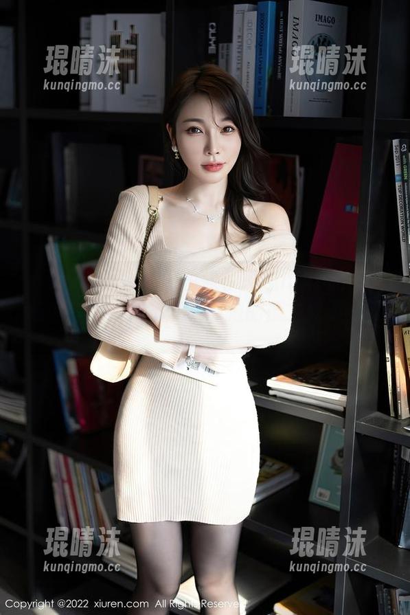Xiuren秀人网 - 为何伊思思niko的修女造型令我欲罢不能，私拍的魔力真不一般。