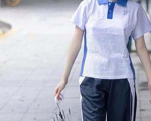 Xiuren秀人网 - 在图库里闲逛，碰上林悠悠的白衬衫：这件衣服是反派吗？