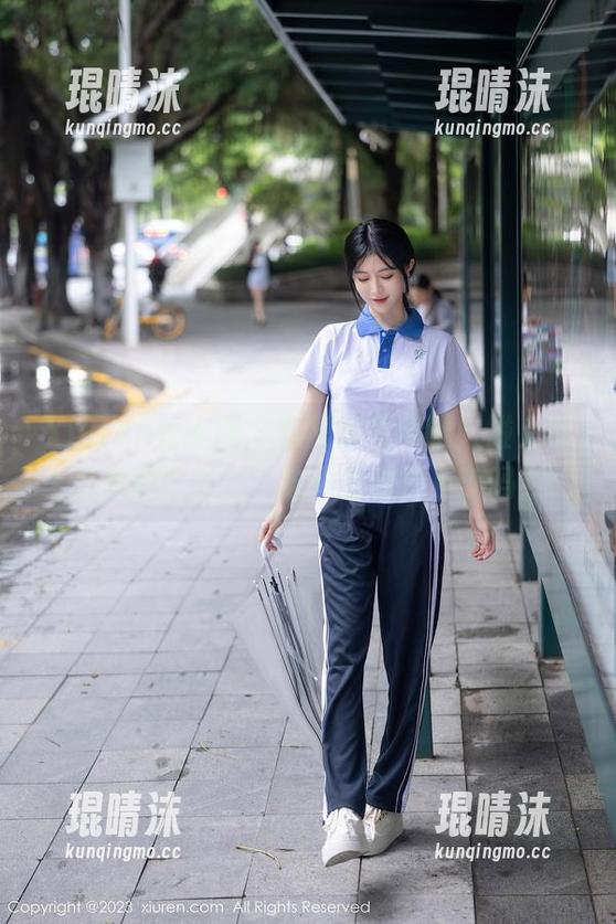 Xiuren秀人网 - 在图库里闲逛，碰上林悠悠的白衬衫：这件衣服是反派吗？