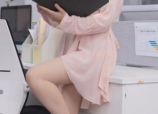 Xiuren秀人网 - 当懒散遇上美丽——梓萱Crystal全套图集里的另类日常。