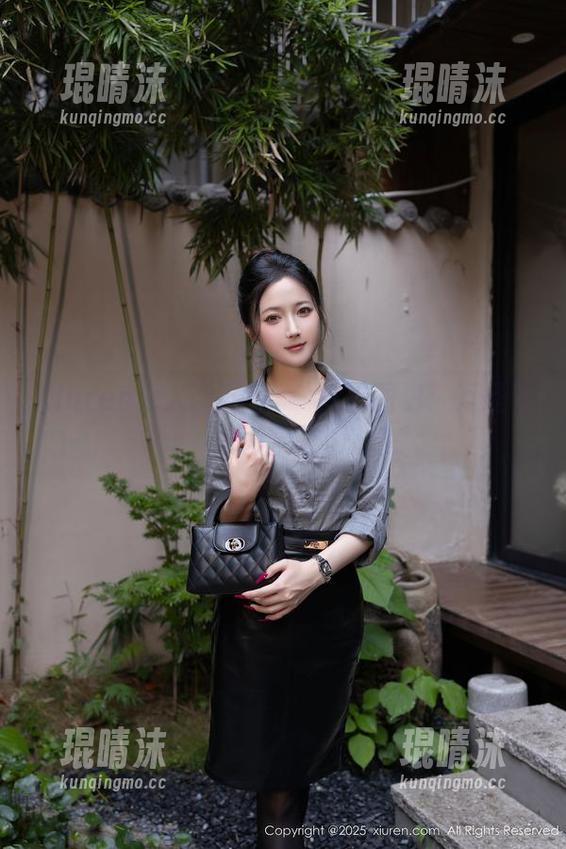 Xiuren秀人网 - 章芃芃私拍图包：万圣节，不只糖果的滋味