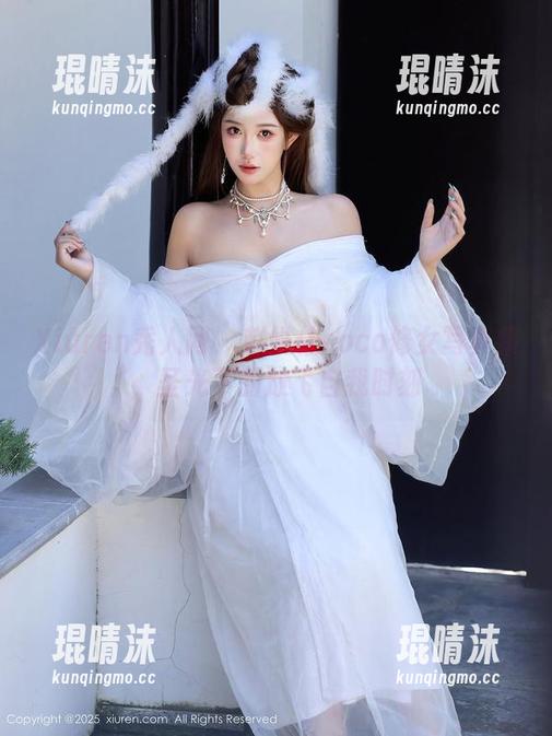 Xiuren秀人网 - 赵惟依coco修女写真集，圣光下的放飞自我时刻