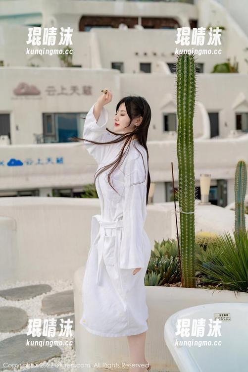 Xiuren秀人网 - 黄可Christine奶牛写真，羞红了脸不知所措的可爱