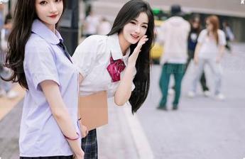YouMi尤蜜荟 - 尤妮丝全套校服，这一脸的认真和活力，还真有模有样！