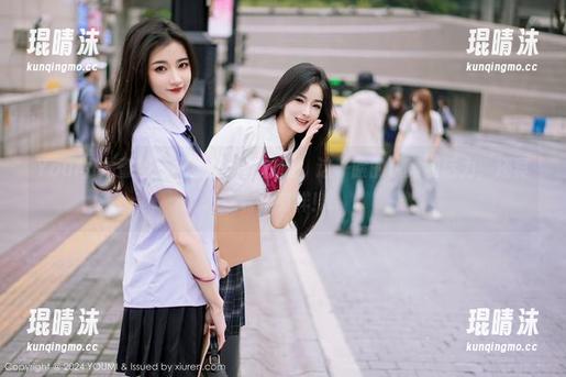 YouMi尤蜜荟-尤妮丝 YouMi尤蜜荟 - 尤妮丝全套校服,这一脸的认真和活力,还真有模有样!
