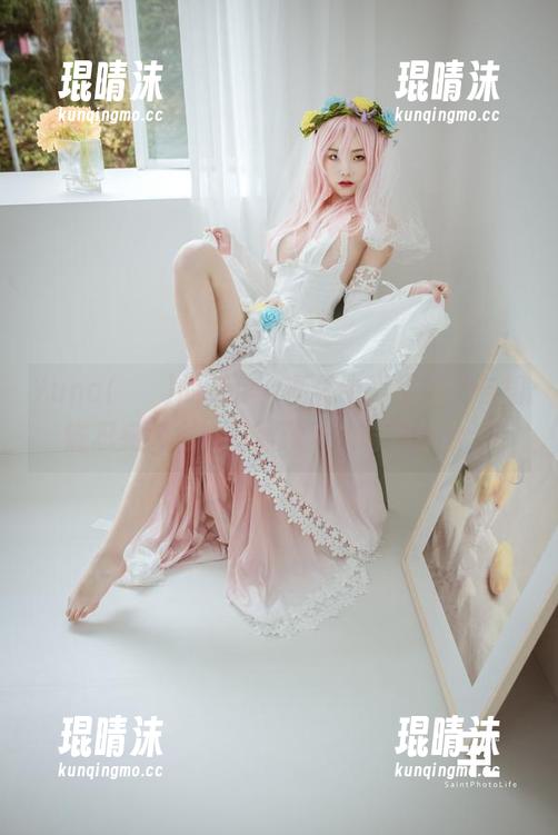 Yuna(윤아)的新作：画像中，祢豆子与胡蝶忍宛如闹钟与冰淇淋的奇怪组合！