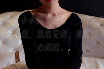 pans - 看小小的“温柔”，瞳孔里好像都隐藏着心思，忽然觉得，她好像很懂人心似的。