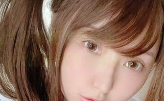 Saku的牛仔裤和定制写真...竟然成为我每天的穿搭灵感供给源。