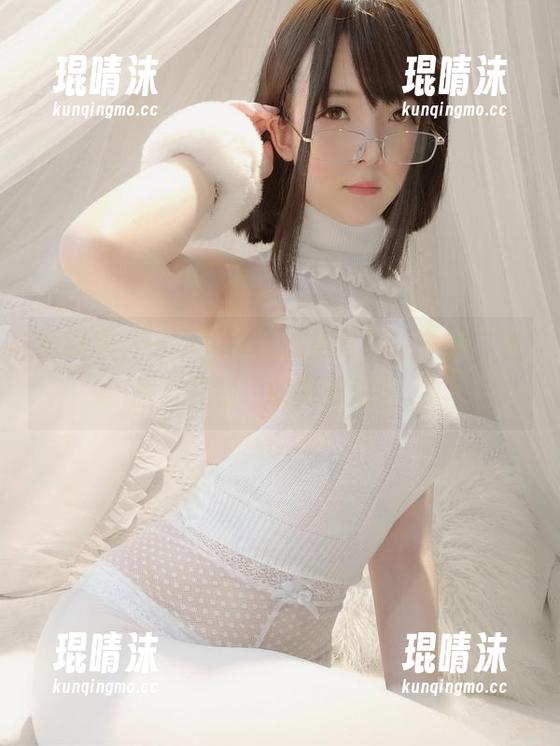 圣诞季，一小央泽的私房写真，一场“衣服与礼物”的微妙对话。