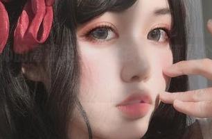一笑芳香沁的高清美图,女孩,也算是个真香现场吧