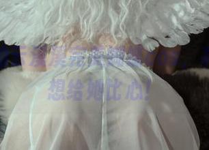 图片里的云溪溪完美蝴蝶cos,真是让人想给她比心!