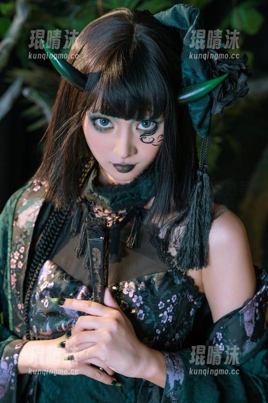 脚尖上的舞蹈：云溪溪奶桃的裸足精选写真集，打开另一扇窗。