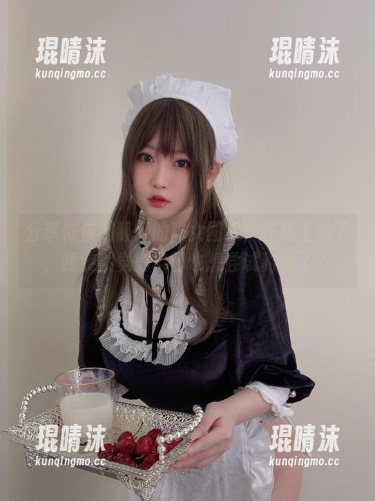 分享依依超级懒的豹女图集，在线上线下，我突然觉得自己也想尝试豹纹了？
