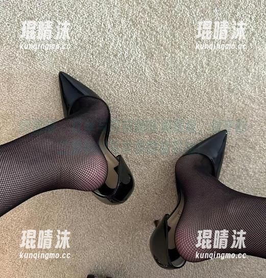 微密圈 - 红丝与白袜的完美邂逅，保守的二舅妈的写真集即将引爆！