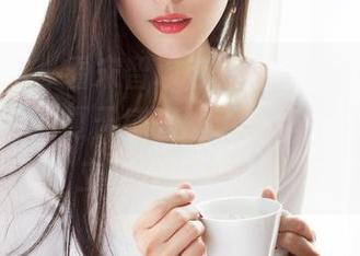 克拉女神 - 看宋智珍在短裤中摇摇晃晃，突然们都对夏天感兴趣了，作品看得人想立刻去海边呀。