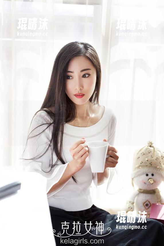 克拉女神 - 看宋智珍在短裤中摇摇晃晃，突然们都对夏天感兴趣了，作品看得人想立刻去海边呀。