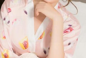 克拉女神 - 当静宜试婚纱，私拍中总有个小误差，原图见。
