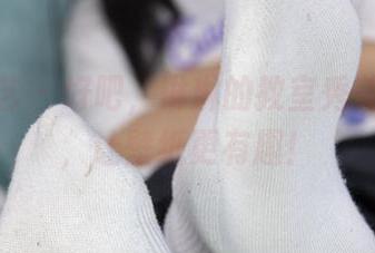 南国足艺 - 好吧，琳琳的教室秀美脚合集，让壁纸更有趣！