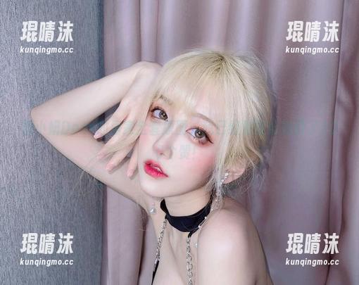 啾小妍Deer的居家全套原图，我已经默默给她打了100个赞！