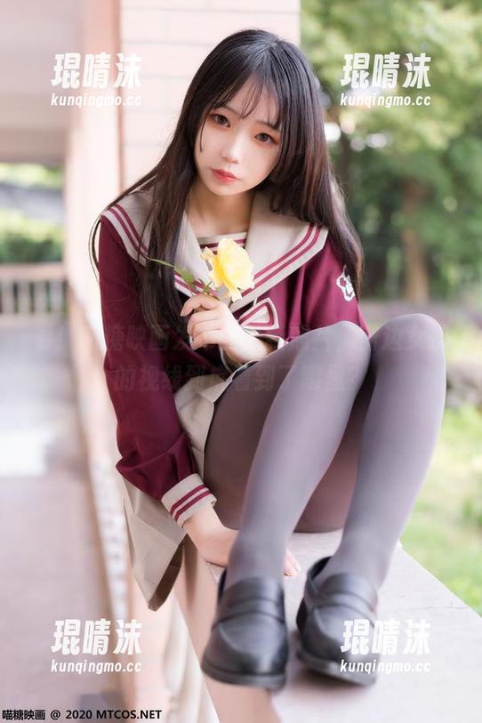 看！喵糖映画发布的最新照片，窗边女孩的视线到底看到了哪里？