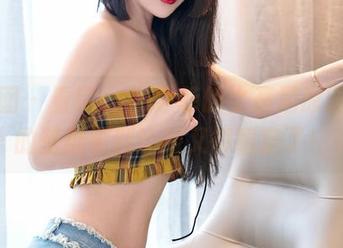 嗲囡囡 - 看完solo尹菲的比基尼原图，我的壁纸更新计划又得重启了！
