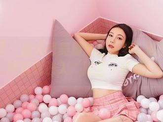 嗲囡囡 - 周大萌美脚私拍图集：这些脚直接送我进入‘脚控’模式！