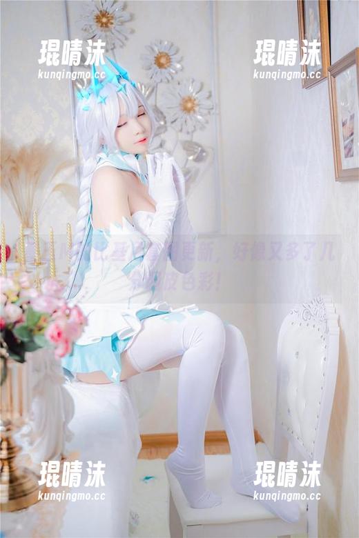 墨玉M的比基尼套图更新，好像又多了几分调皮色彩！