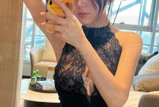 微密圈 - 奔跑的晶骡子的礼服原图，和你想象中那些华丽的场合完全不同，有点小尴尬。