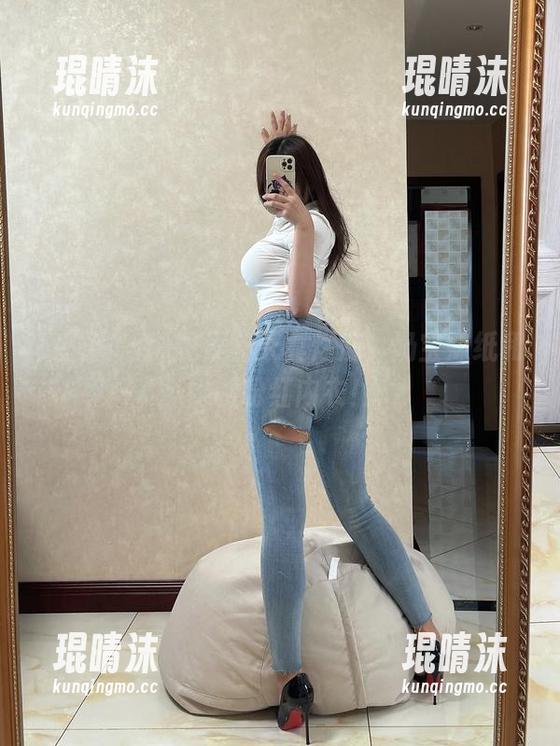 奶宝妹纸 微密圈 - 原图里的天真烂漫,奶宝妹纸和她的粉红内衣!