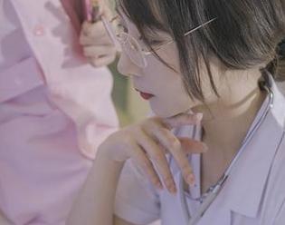 奶桃桃的最新图册——龙的传说，女孩的眼神