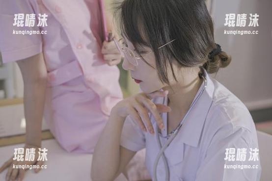 奶桃桃的最新图册——龙的传说，女孩的眼神