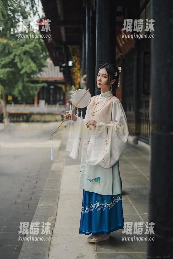 美图曝光！如月灰的白丝照片撩动心弦