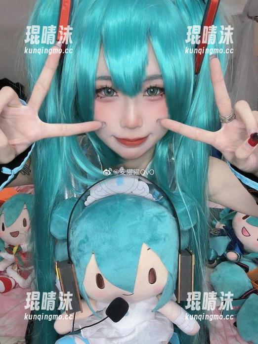 安曜曜学妹的高清写真，明明是个才女，结果我靠她的眼神着迷了！