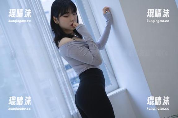 打开宋哈娜豹纹写真，突然觉得今天的约会带着点“狩猎”的feel！