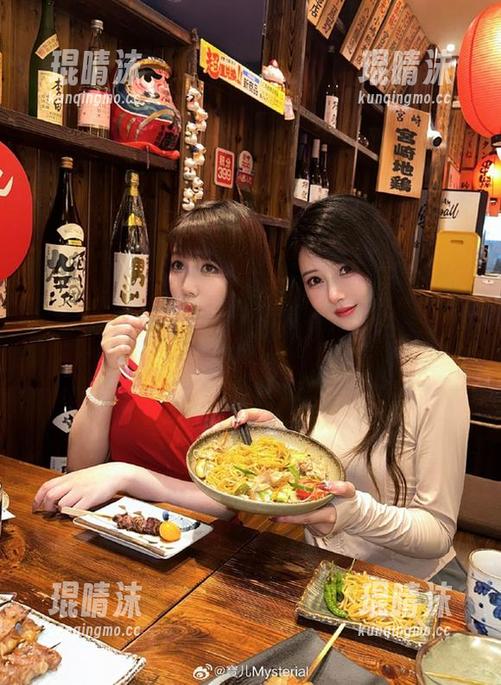 宝儿mysterial的圣诞捕捉：原图、套图里藏着绝妙的玩味！