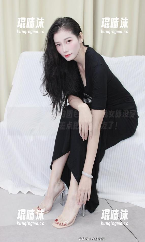 小众视觉 - 圆圆的图包私拍，兔女郎没穿兔耳朵，我差点把她当朋友了！
