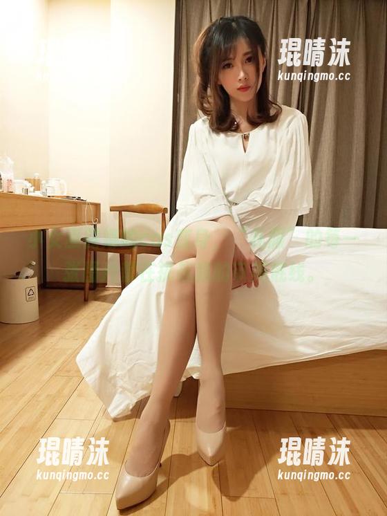 小女巫露娜的cos变身，“礼服”的每一张图片都在挑战我的审美底线。