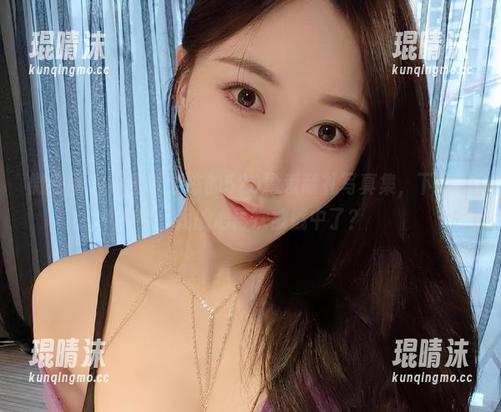 微密圈 - 小玉吃果冻的520挚爱献礼写真集，下载一瞬，我的心再次被戳中了？