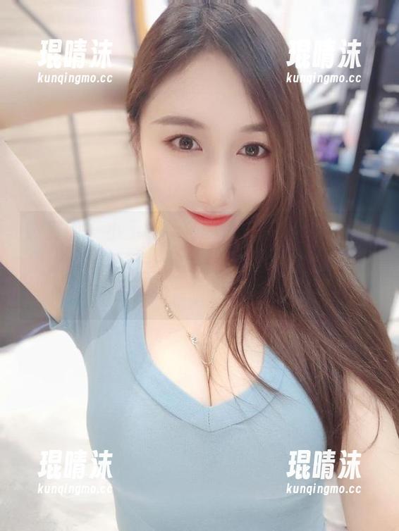 微密圈 - 小玉吃果冻的吊带图包，免费对象之一，真有些小情趣的样子，不要说我没告诉你！