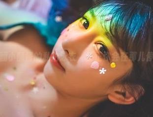 随意翻翻小酥酱的私拍泳衣，反正你会在那儿停留好久