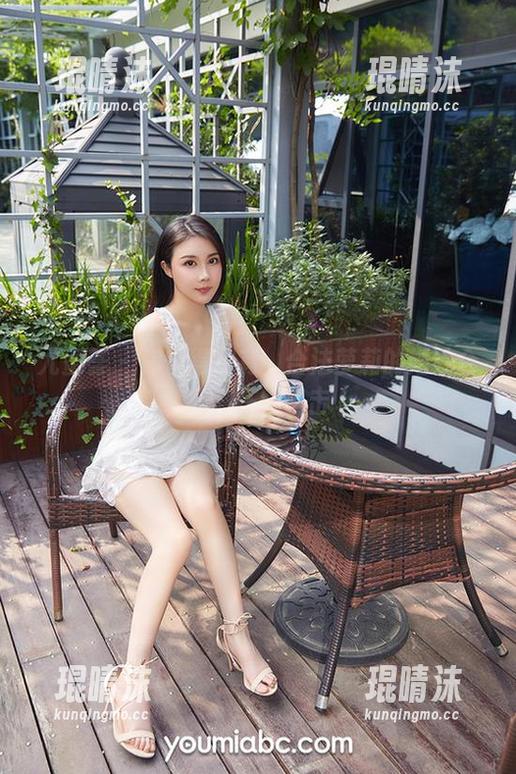 尤蜜荟 - 你值得拥有：合法萝莉的婚纱合集，在线出击