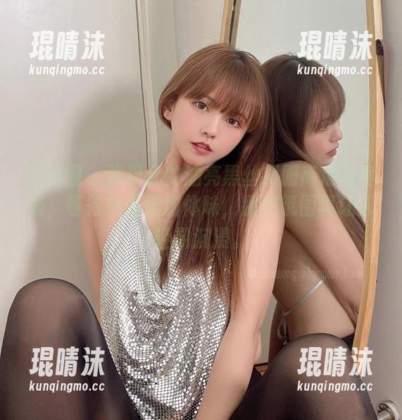 微密圈 - 张思允的油亮黑丝制服高清写真集，等待我去细细体味，那种氛围真让人轻易沉浸。